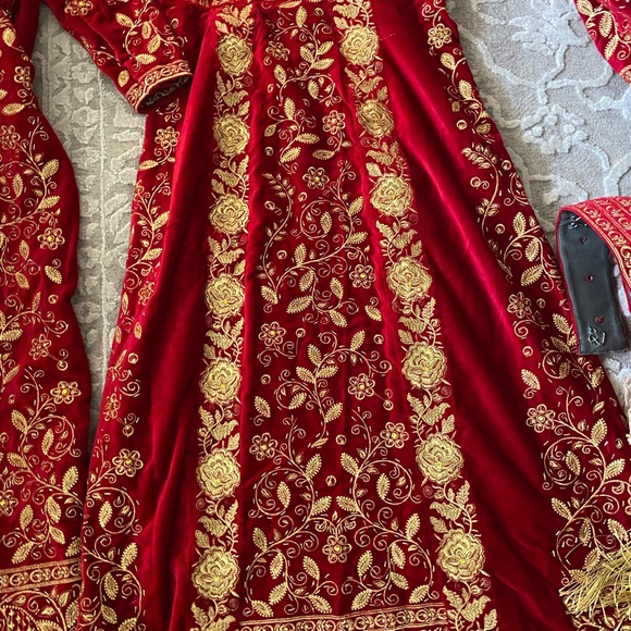 Velvet Palestinian Bridal Thobe with Detachable skirt - Picture 3 of 8